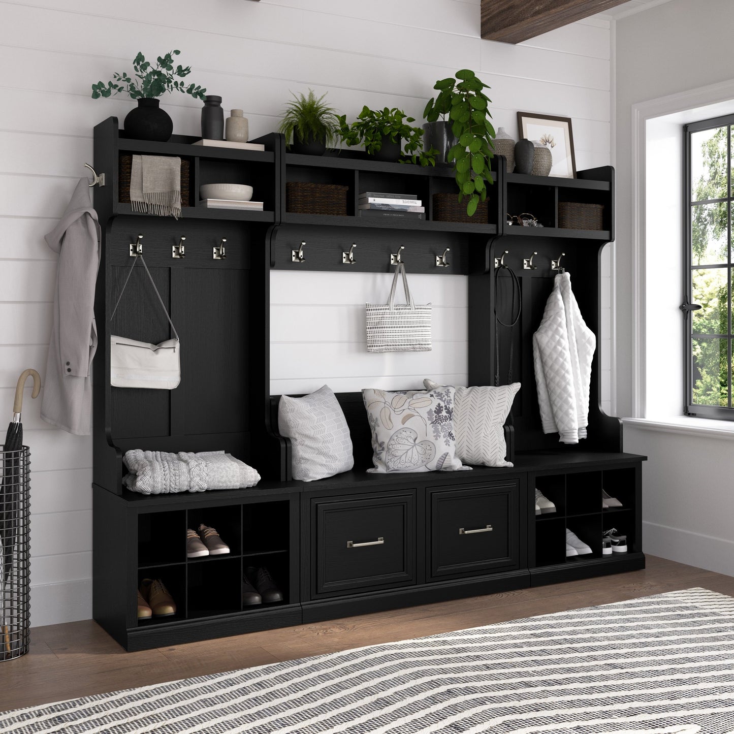 Porte-manteau mural Woodland 40 W avec étagère par Bush Furniture
