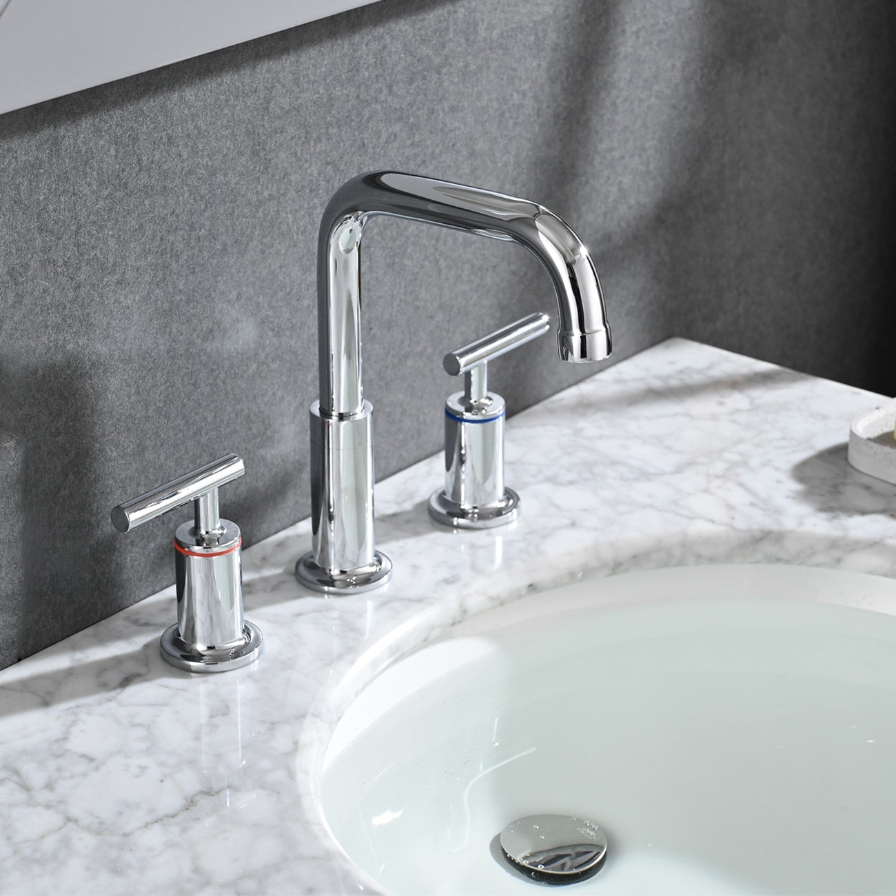 Robinet de lavabo de salle de bain de luxe Yasinu de 8 pouces avec bonde escamotable