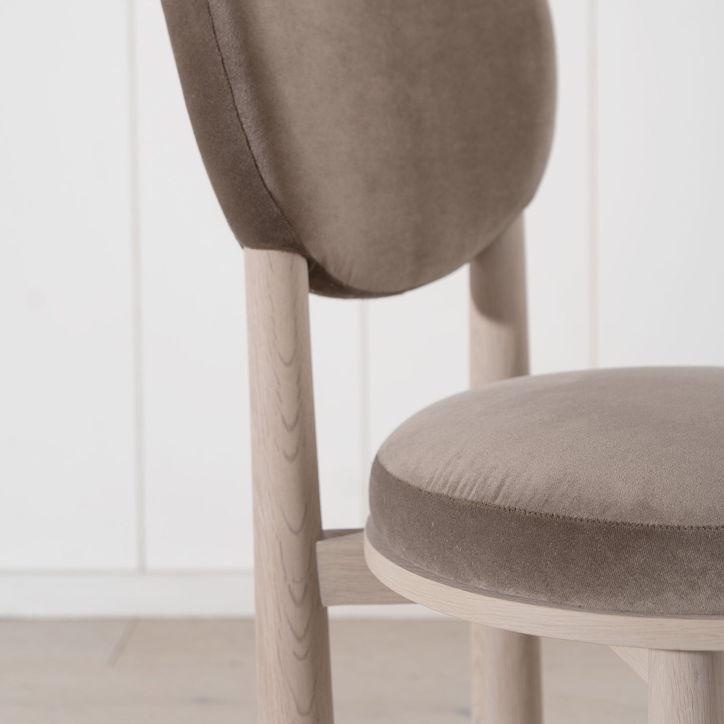 Chaise de salle à manger violette