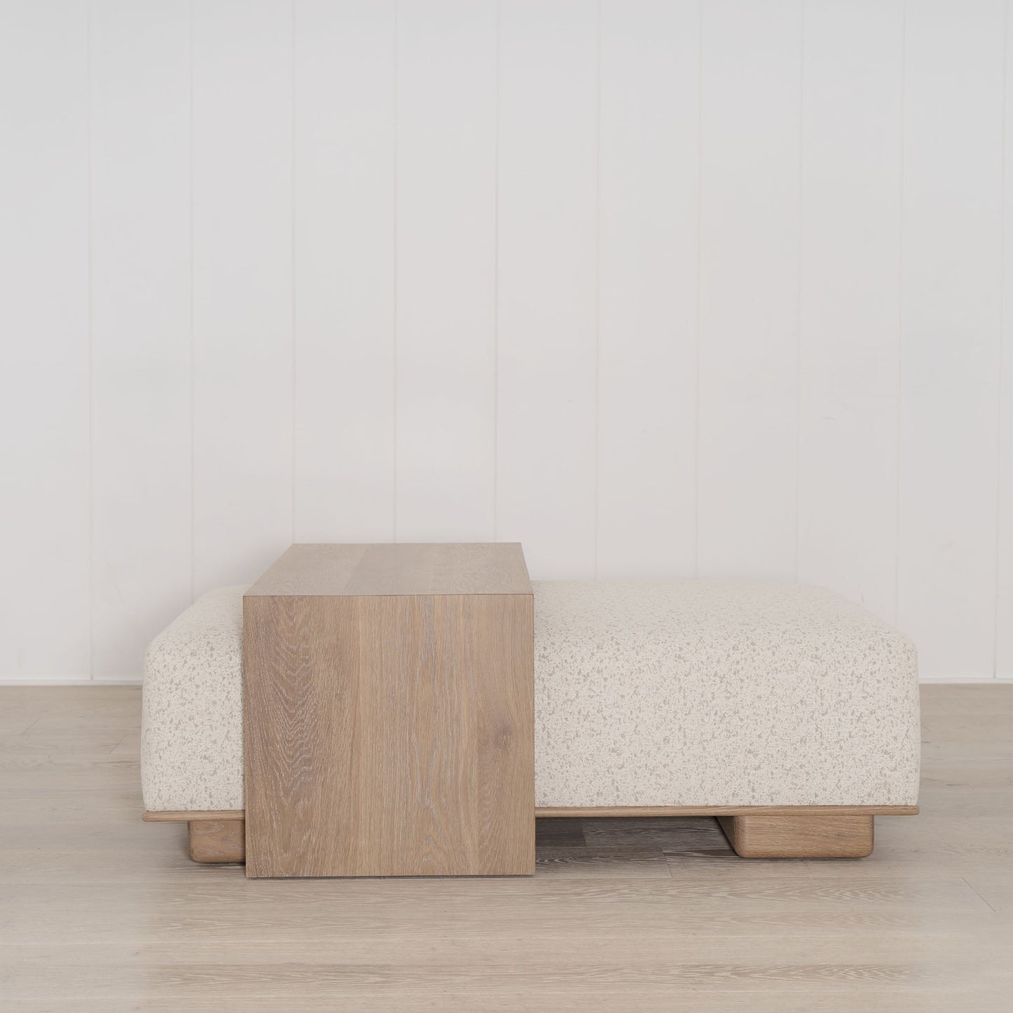 Noé avec table et banc