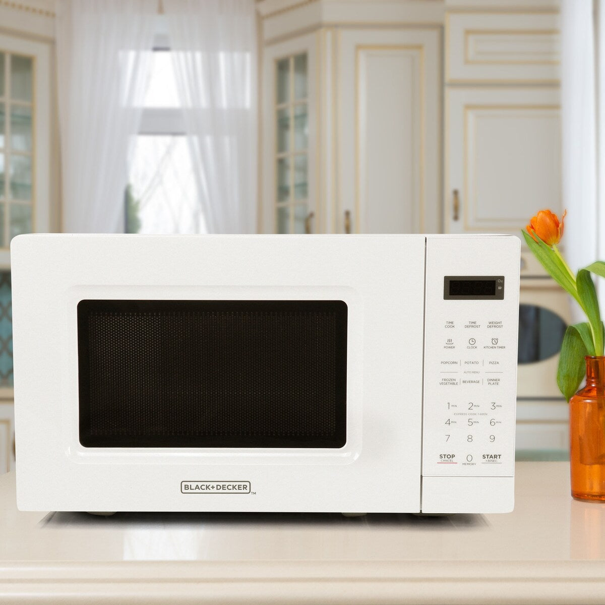 Four à micro-ondes numérique à DEL de 0,7 pi³ et 700 watts, blanc, avec verrouillage de sécurité pour enfants