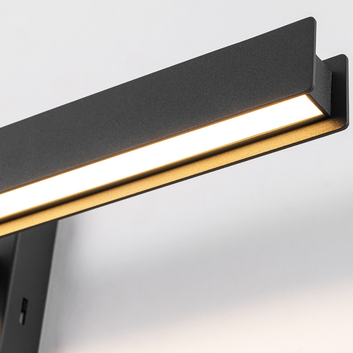 Applique murale LED intégrée rotative et linéaire noire moderne à 1 ampoule, à intensité variable et à changement de couleur