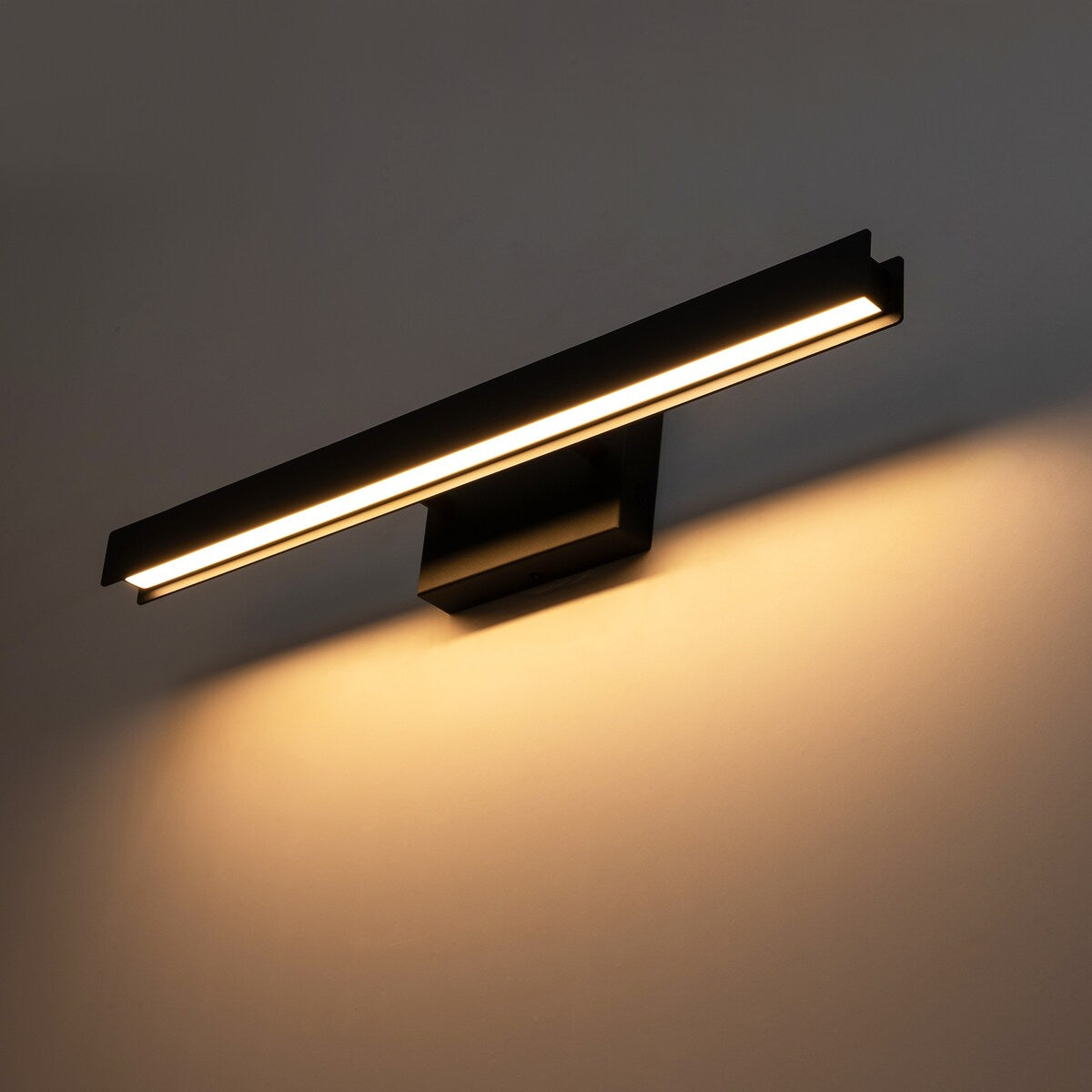 Applique murale LED intégrée rotative et linéaire noire moderne à 1 ampoule, à intensité variable et à changement de couleur