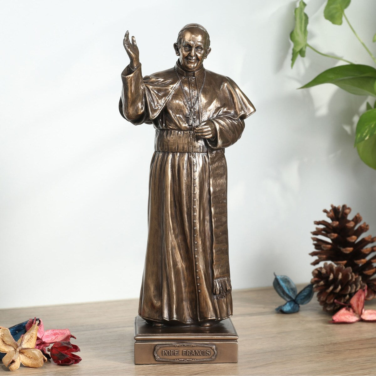 11.02 H PAPE FRANÇOIS Bronze coulé à froid - 3,74 x 4,33 x 11,02