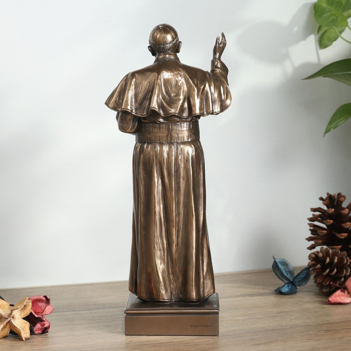 11.02 H PAPE FRANÇOIS Bronze coulé à froid - 3,74 x 4,33 x 11,02