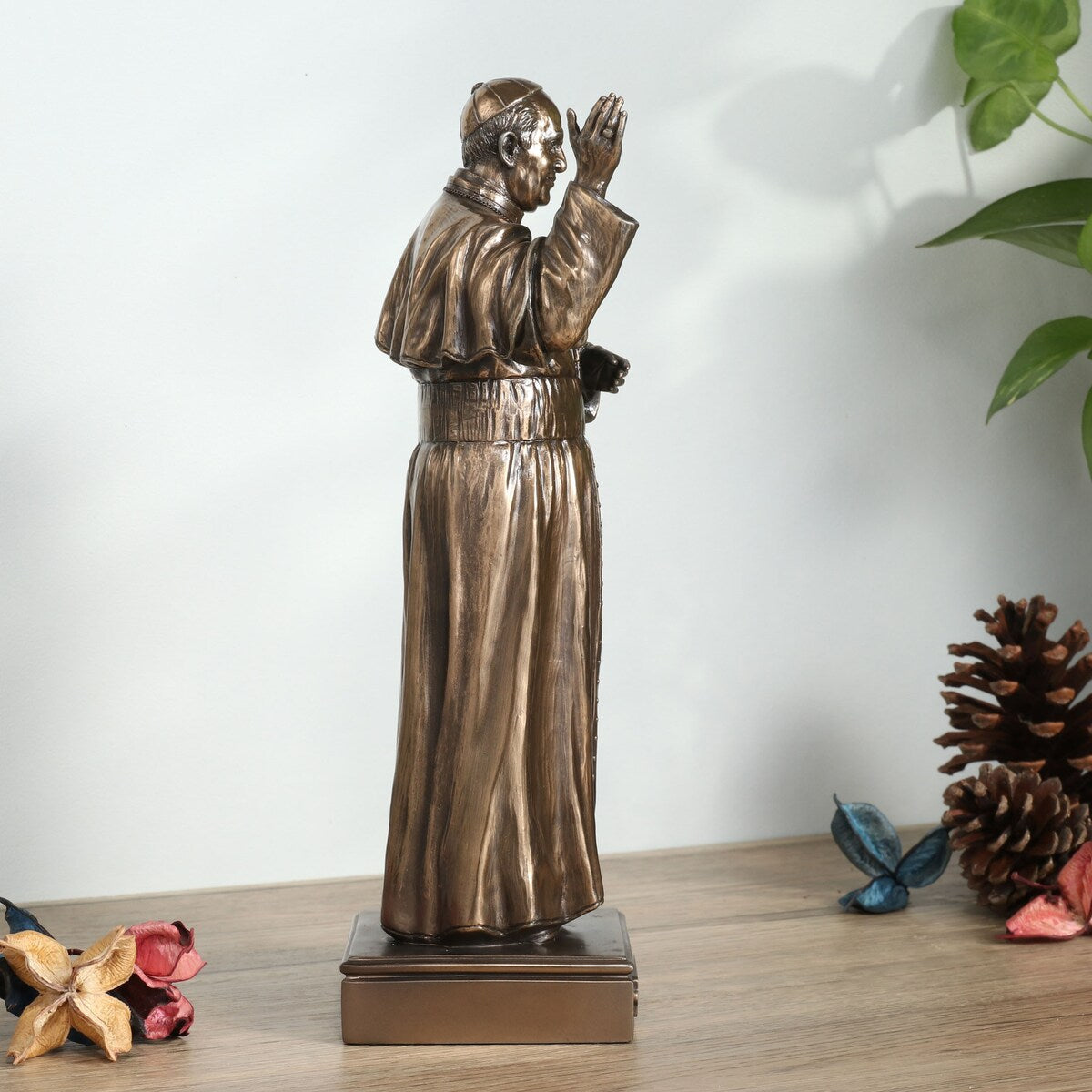 11.02 H PAPE FRANÇOIS Bronze coulé à froid - 3,74 x 4,33 x 11,02
