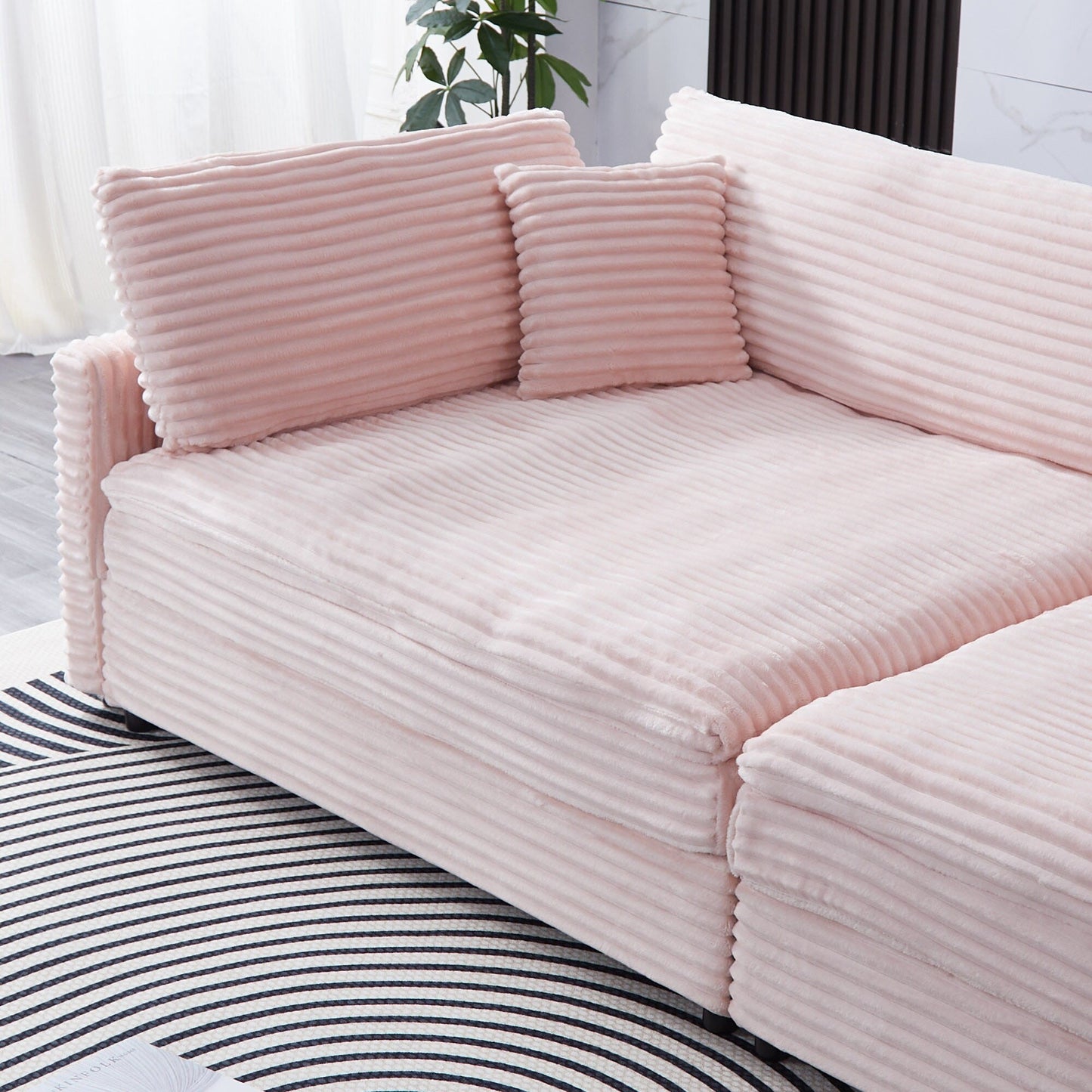 Canapé en velours côtelé noir de 112 pouces : deux coussins décoratifs, quatre dossiers, ouvrant un nouveau style pour l'espace décontracté du salon
