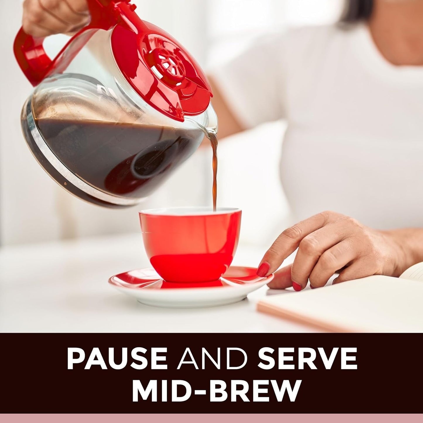 Cafetière rouge 12 tasses avec carafe en borosilicate, arrêt automatique, filtre réutilisable et technologie anti-goutte