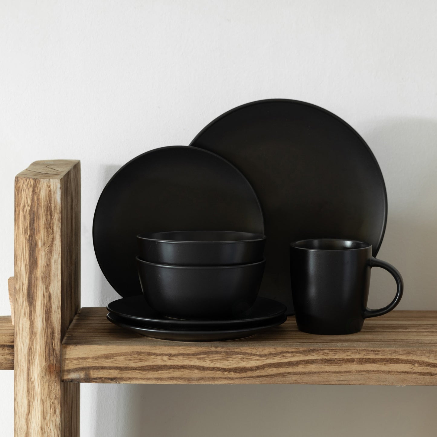 Service de table 16 pièces pour 4 personnes | Tasses, assiettes à salade, bols et saladiers, résistant aux éclats et aux fissures, noir mat