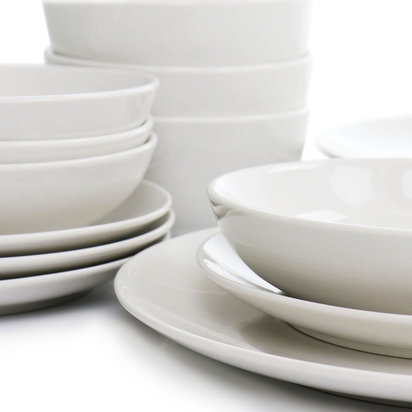 Service de table 16 pièces en porcelaine avec deux bols