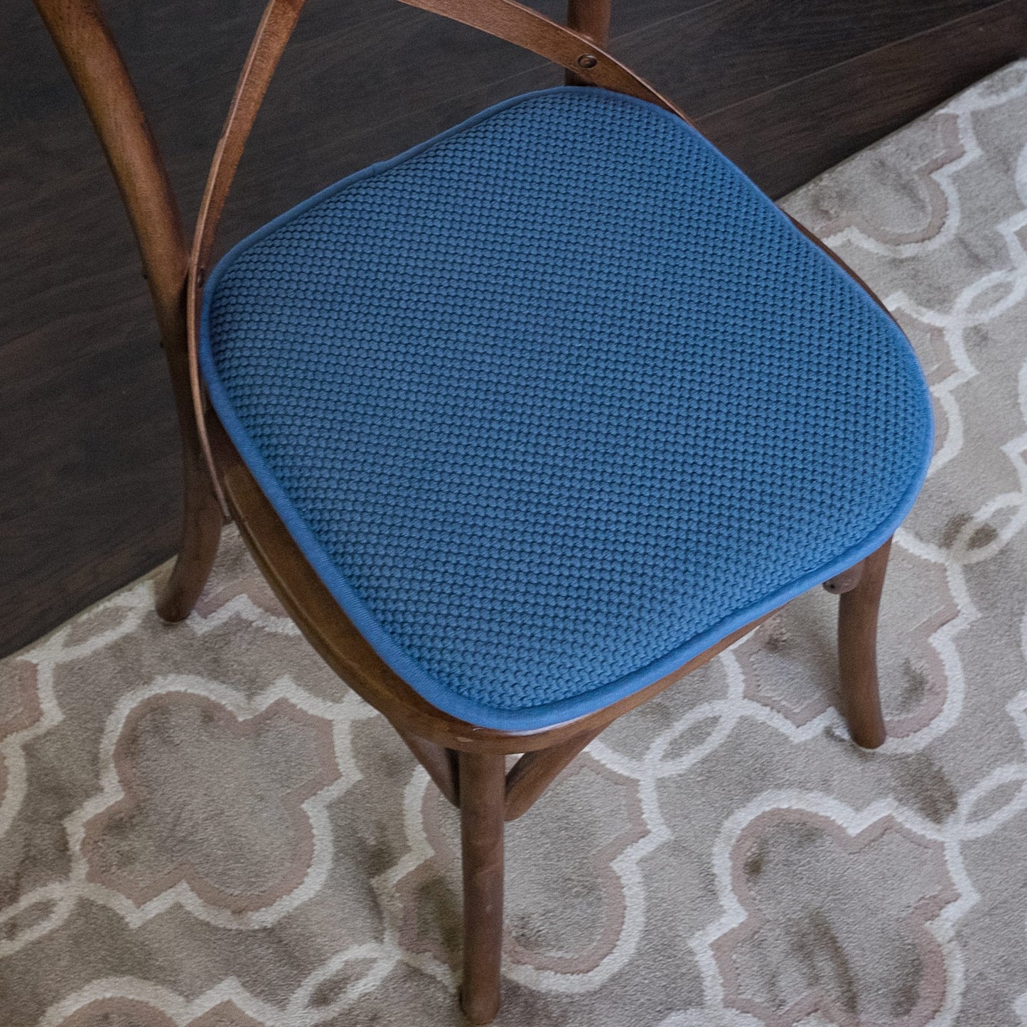 Coussins de siège carrés antidérapants en mousse à mémoire de forme de 16 po (2 ou 4) - 16 x 16