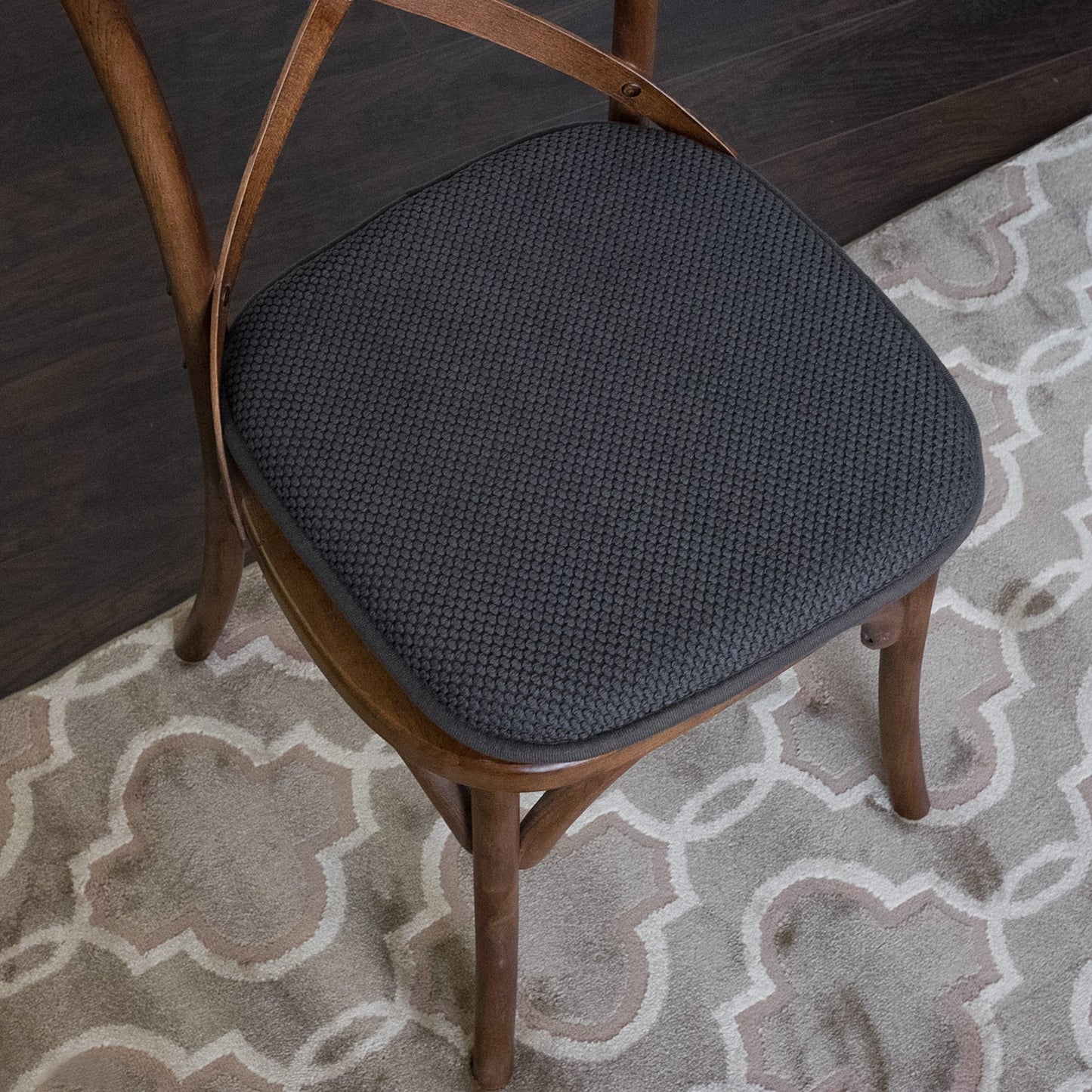 Coussins de siège carrés antidérapants en mousse à mémoire de forme de 16 po (2 ou 4) - 16 x 16