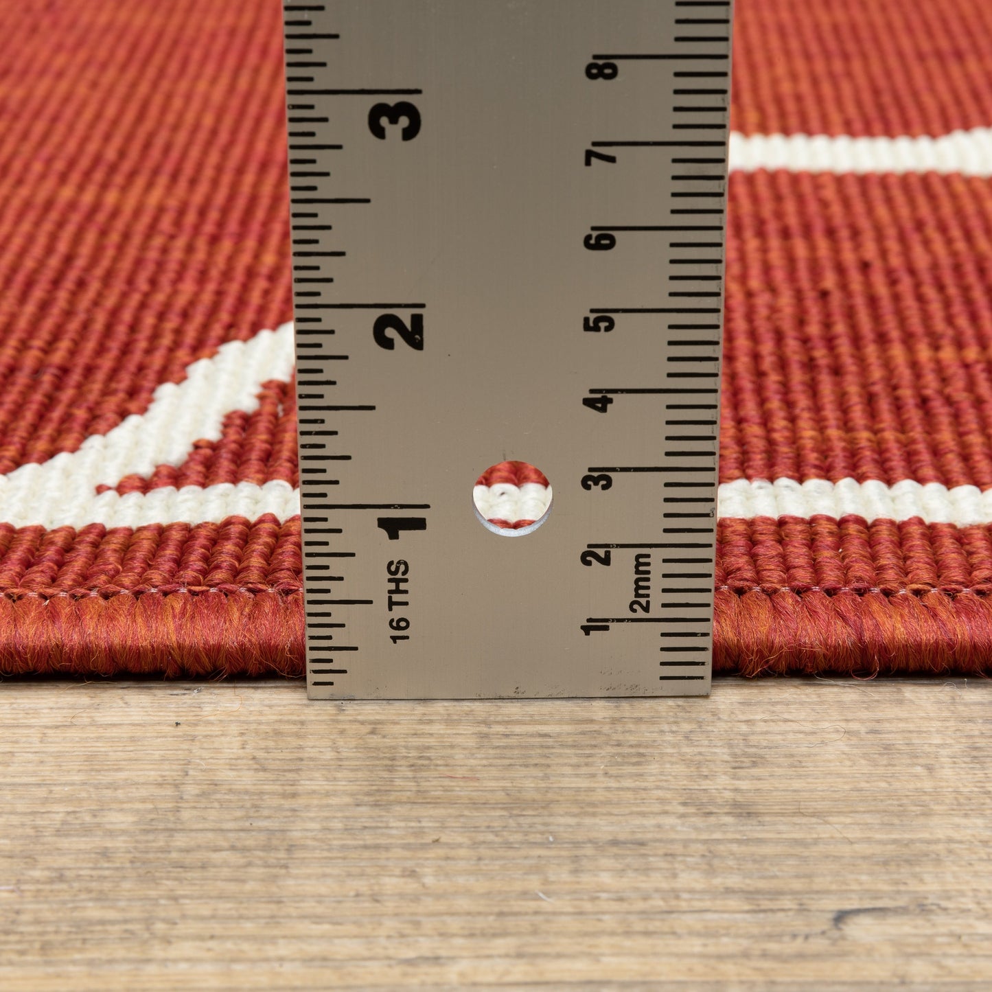 Vista Home Martinique Off-White/Brick Red Lattice Indoor/Outdoor Rug.