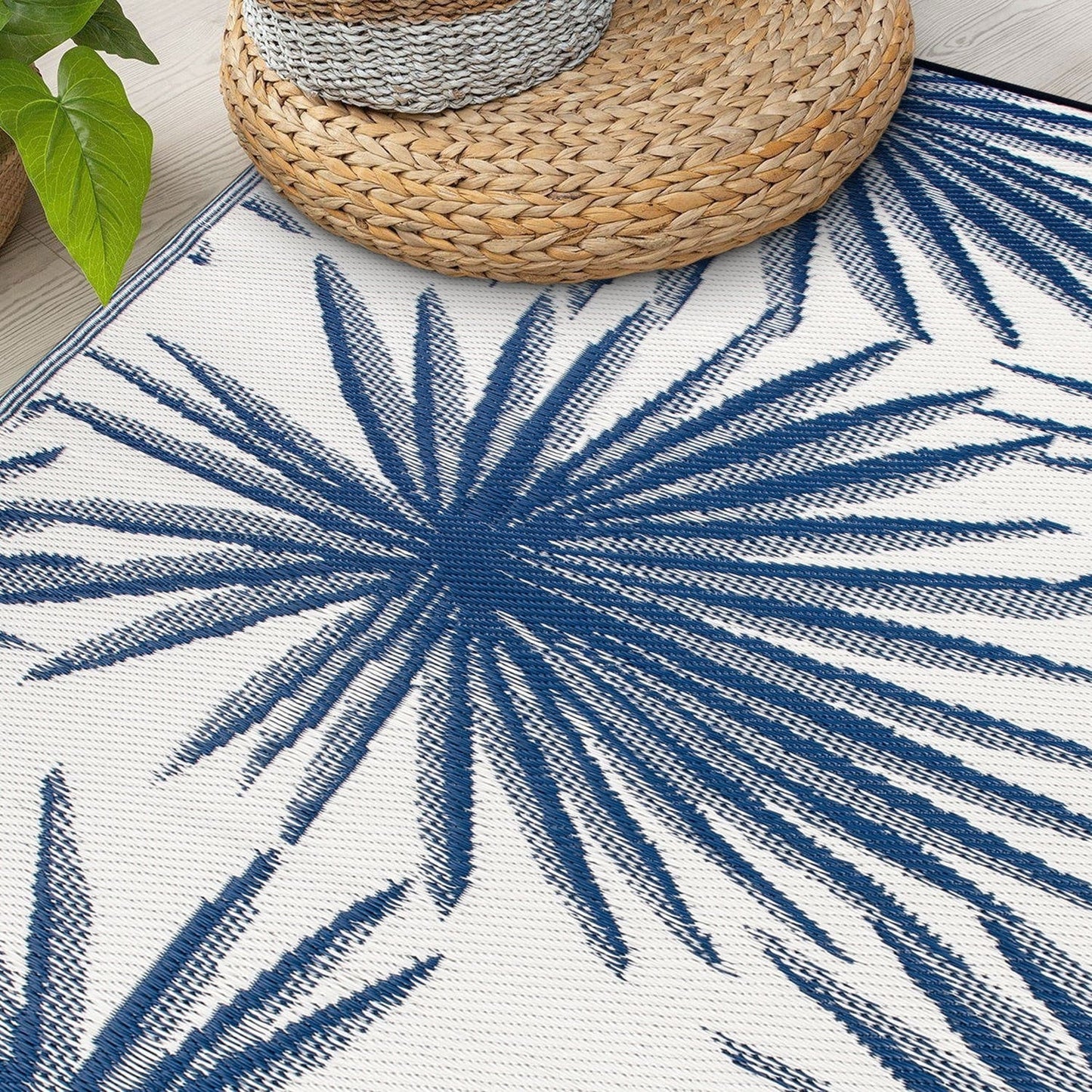 Tapis d'extérieur réversibles en plastique recyclé à motif floral tropical de la World Rug Gallery