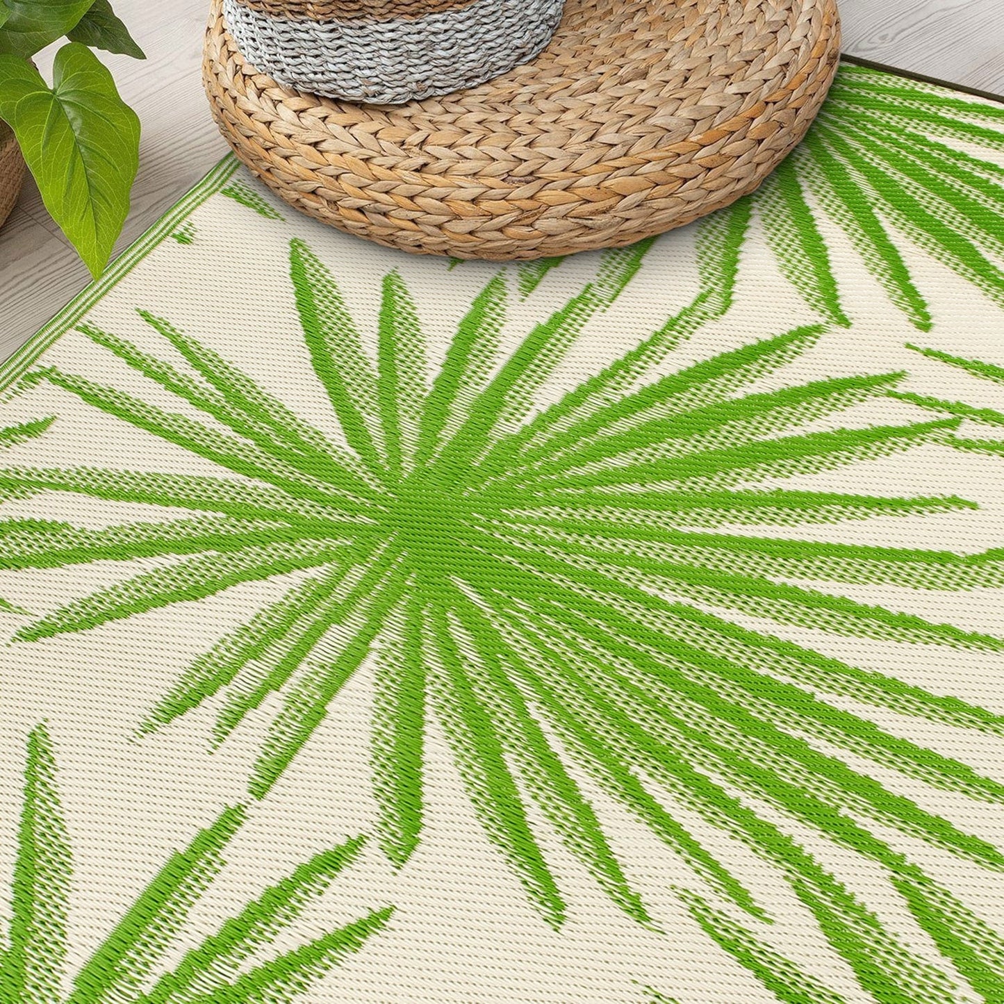 Tapis d'extérieur réversibles en plastique recyclé à motif floral tropical de la World Rug Gallery