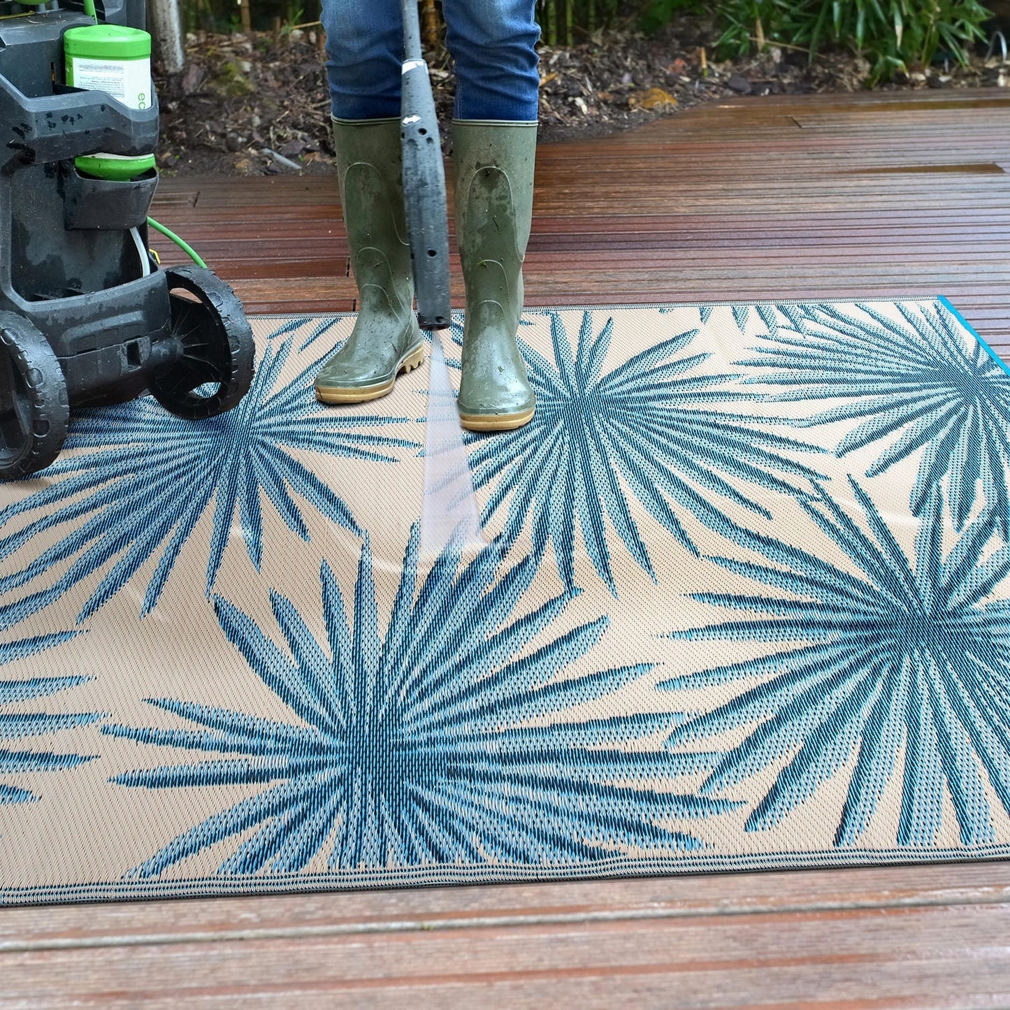 Tapis d'extérieur réversibles en plastique recyclé à motif floral tropical de la World Rug Gallery