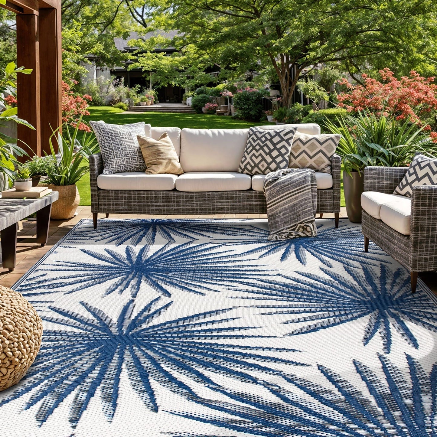 Tapis d'extérieur réversibles en plastique recyclé à motif floral tropical de la World Rug Gallery