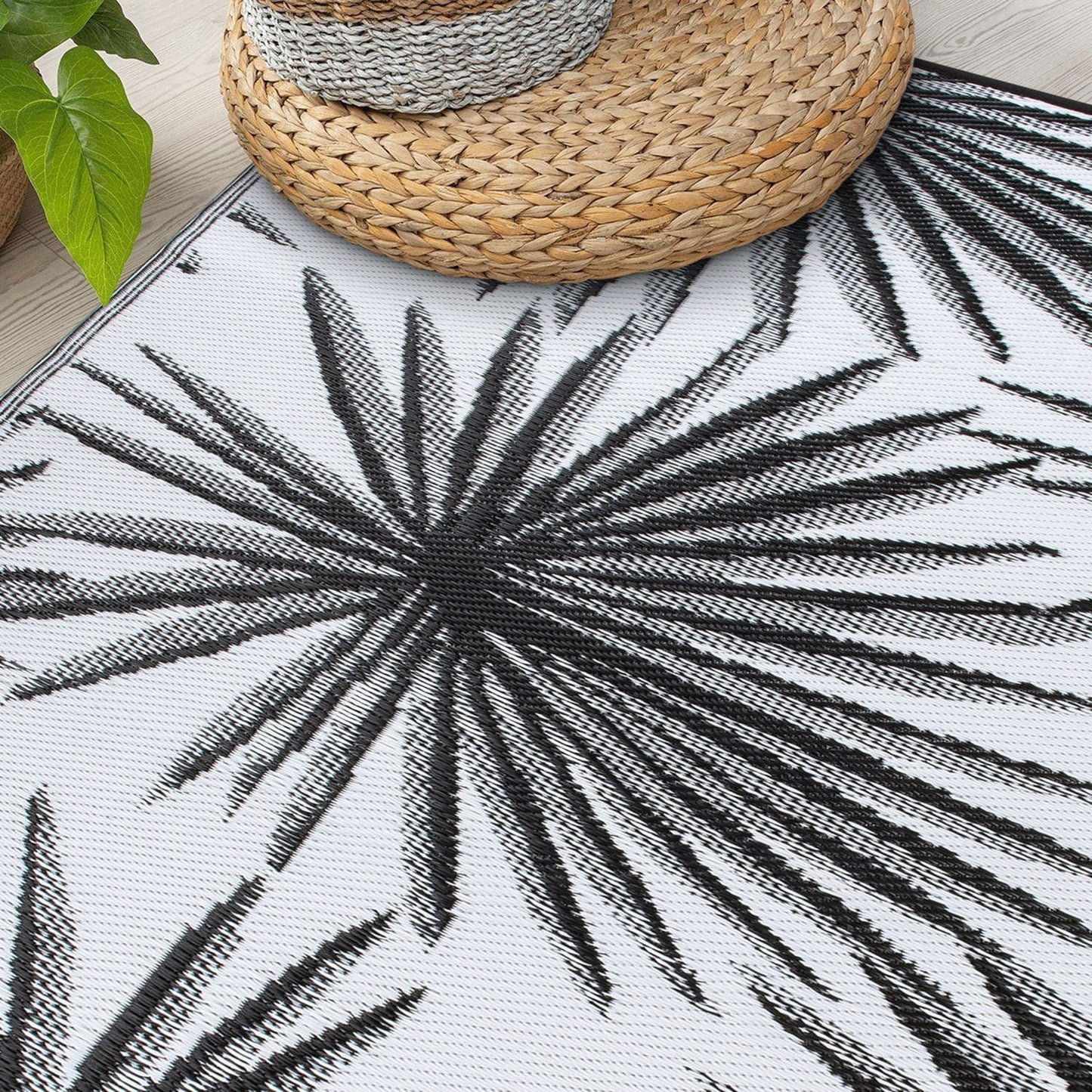 Tapis d'extérieur réversibles en plastique recyclé à motif floral tropical de la World Rug Gallery