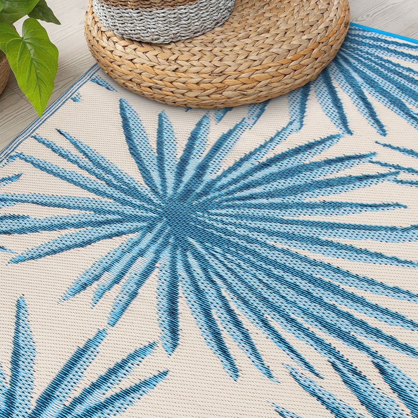 Tapis d'extérieur réversibles en plastique recyclé à motif floral tropical de la World Rug Gallery