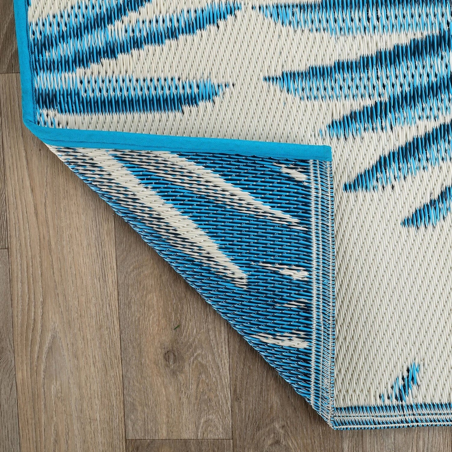 Tapis d'extérieur réversibles en plastique recyclé à motif floral tropical de la World Rug Gallery