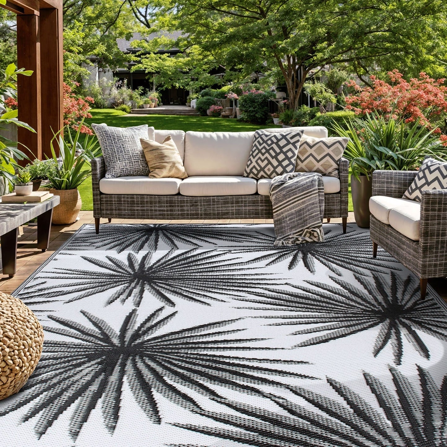 Tapis d'extérieur réversibles en plastique recyclé à motif floral tropical de la World Rug Gallery