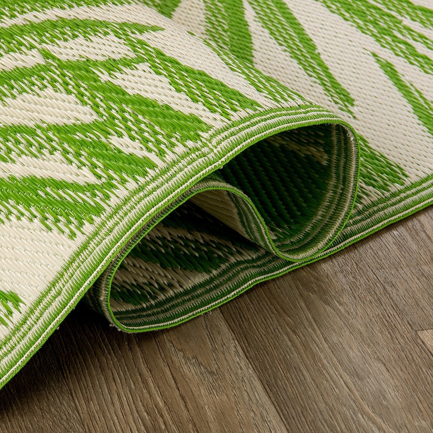 Tapis d'extérieur réversibles en plastique recyclé à motif floral tropical de la World Rug Gallery