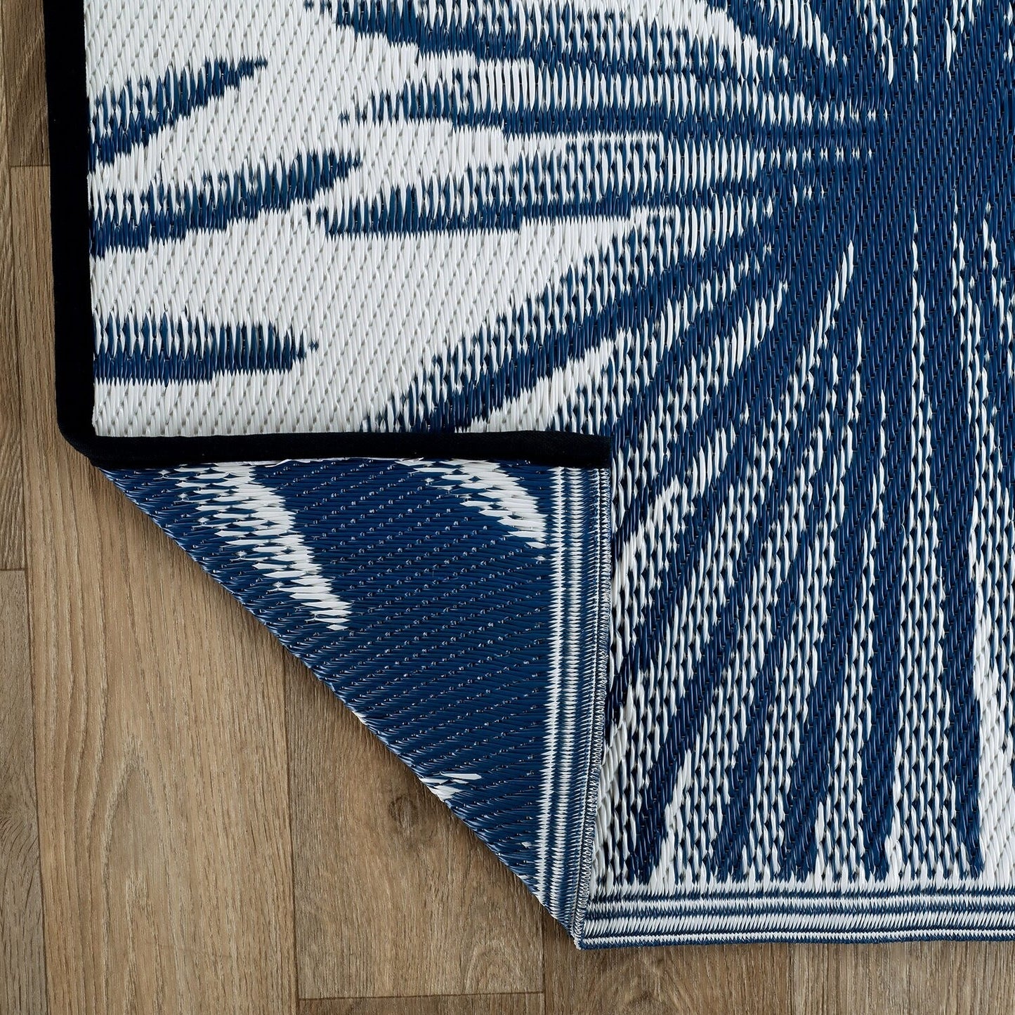 Tapis d'extérieur réversibles en plastique recyclé à motif floral tropical de la World Rug Gallery