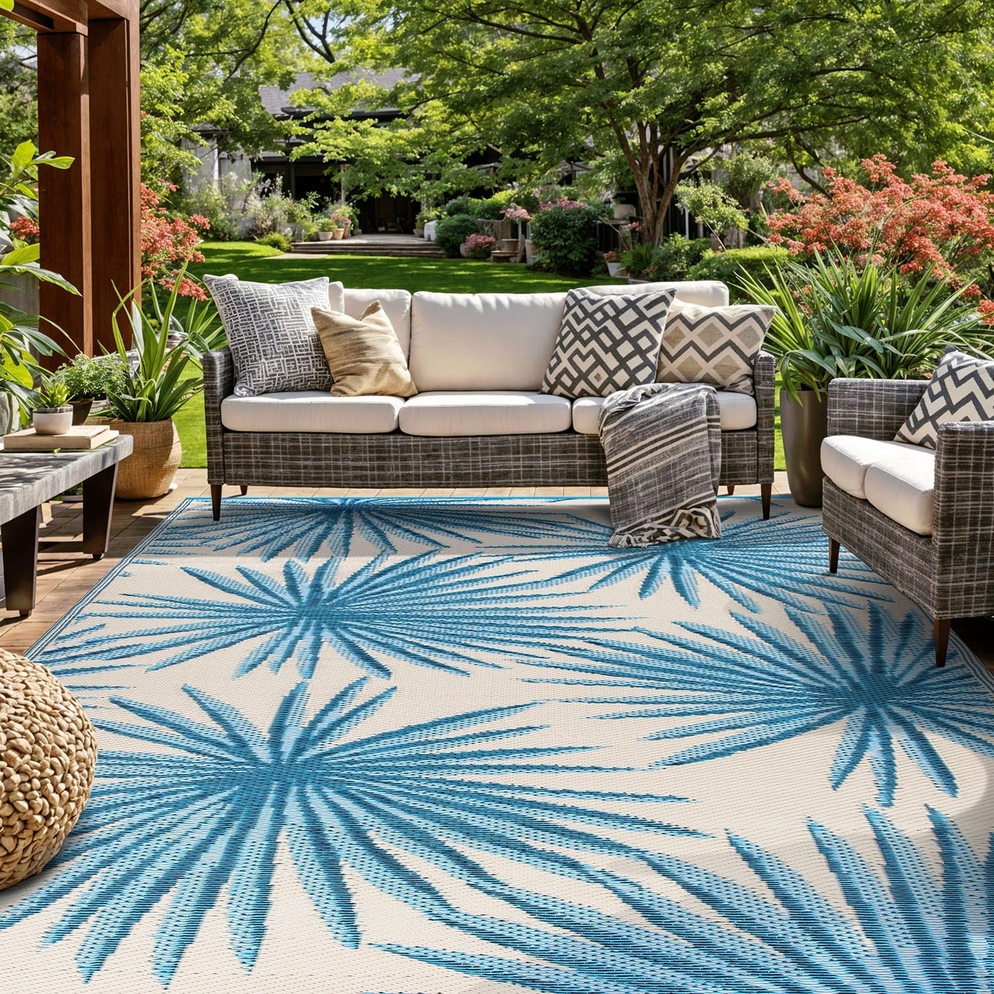 Tapis d'extérieur réversibles en plastique recyclé à motif floral tropical de la World Rug Gallery
