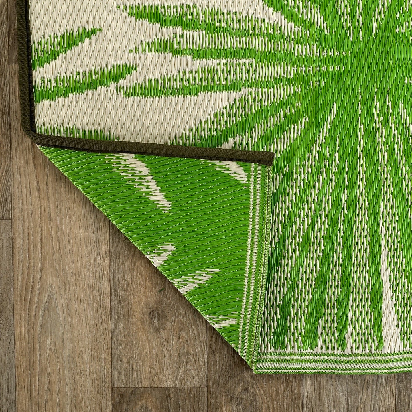 Tapis d'extérieur réversibles en plastique recyclé à motif floral tropical de la World Rug Gallery