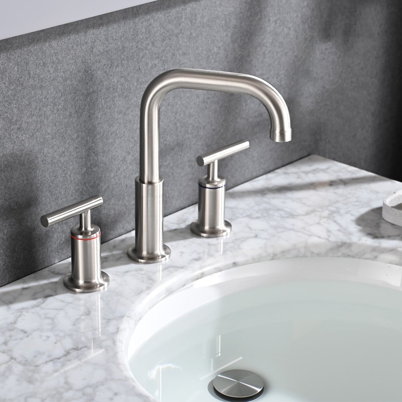 Robinet de lavabo de salle de bain de luxe Yasinu de 8 pouces avec bonde escamotable