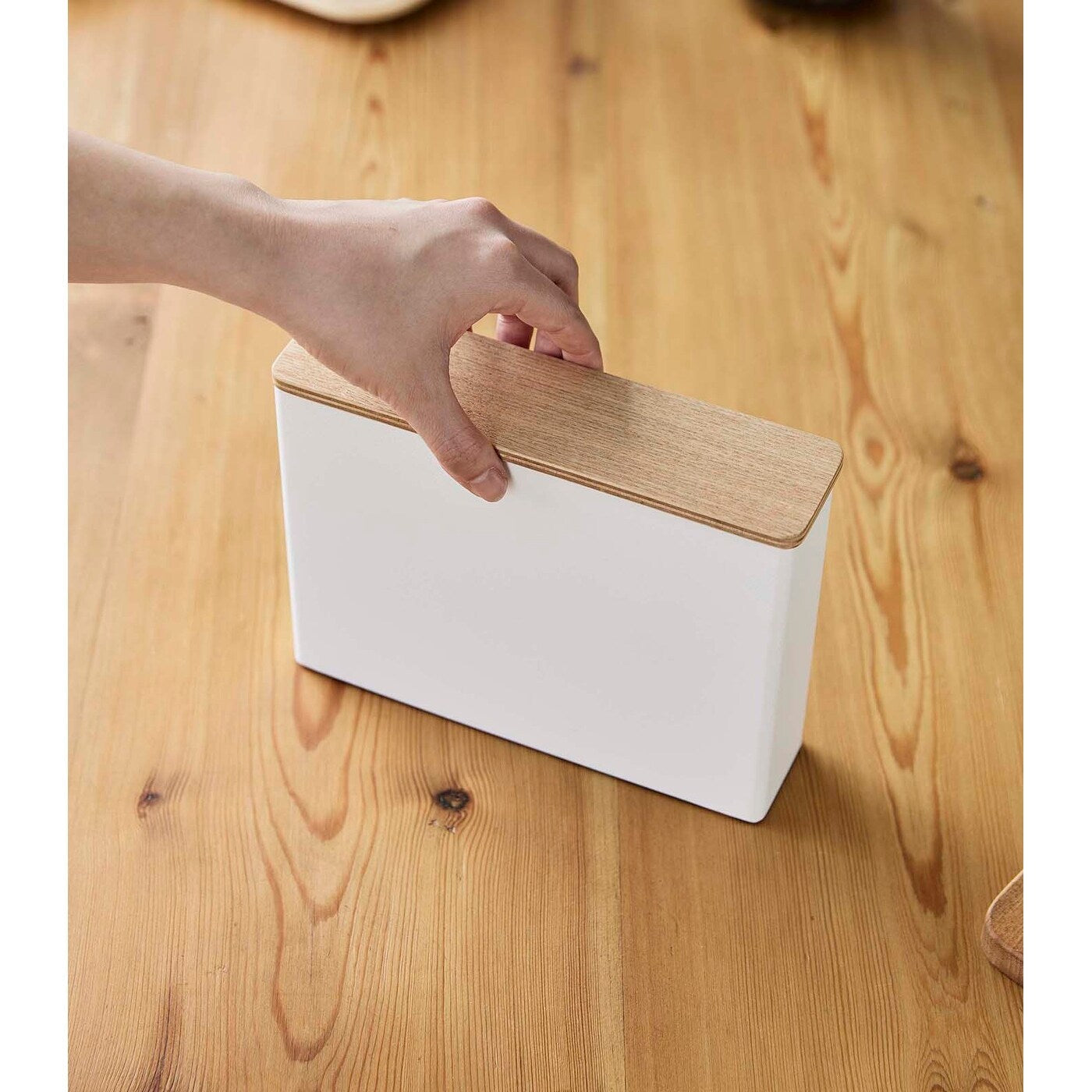 Étui à filtres à café Yamazaki Home - Taille 04, acier et bois, 04 filtres à café, couvercle - L 2,05 x l 8,27 x H 6,1 pouces