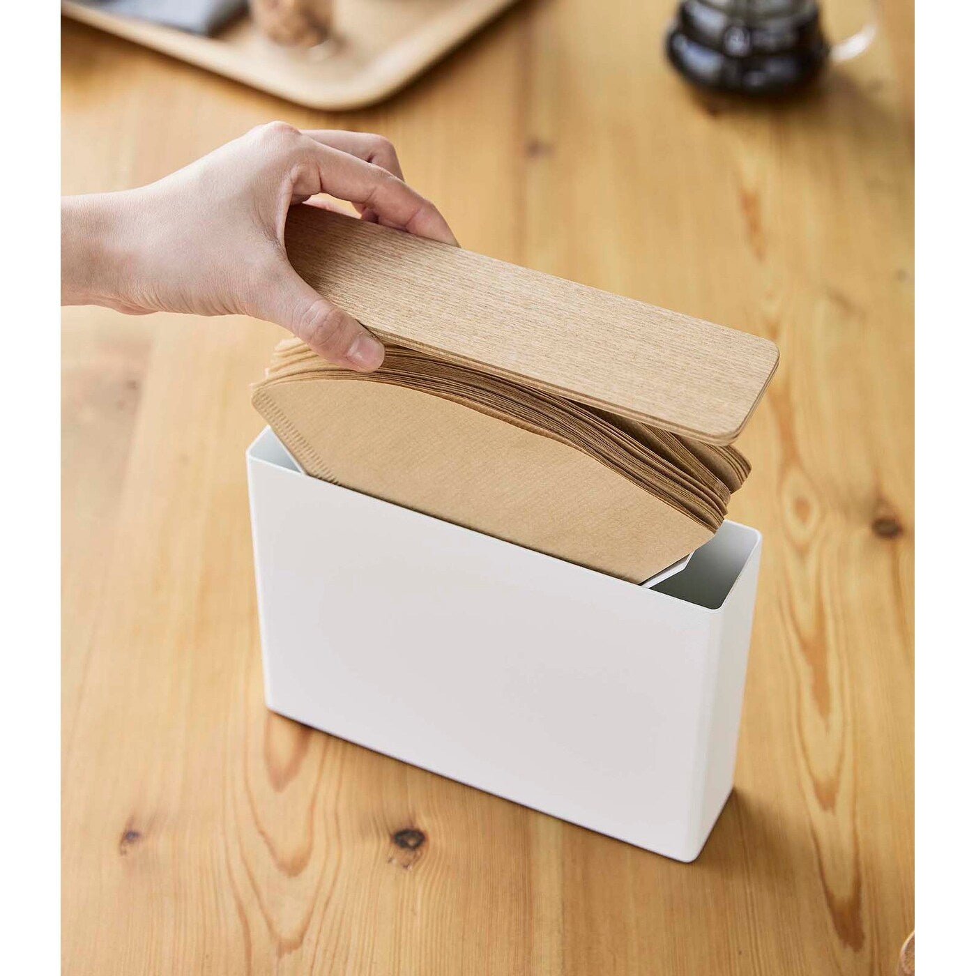 Étui à filtres à café Yamazaki Home - Taille 04, acier et bois, 04 filtres à café, couvercle - L 2,05 x l 8,27 x H 6,1 pouces