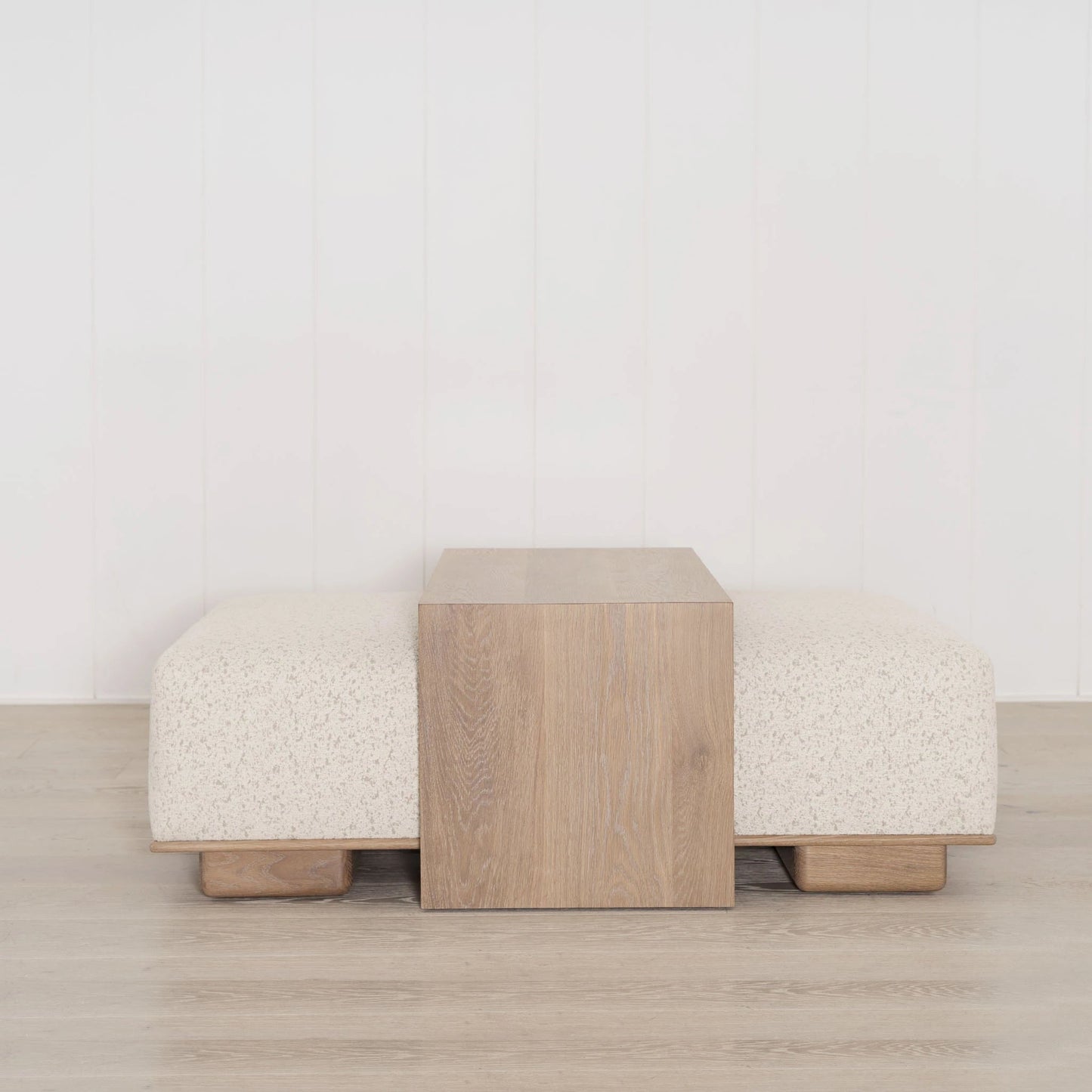 Noé avec table et banc