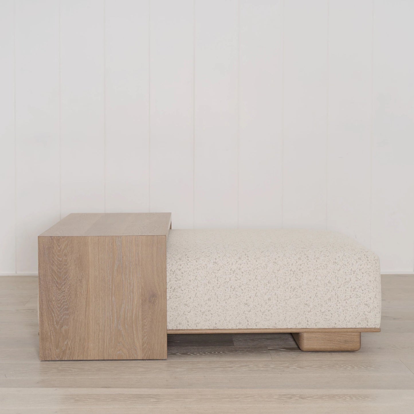 Noé avec table et banc